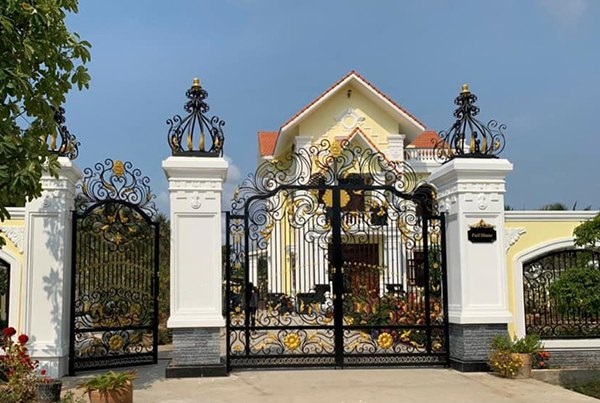 Cửa cổng sắt mỹ thuật đẹp tại Hà Nội